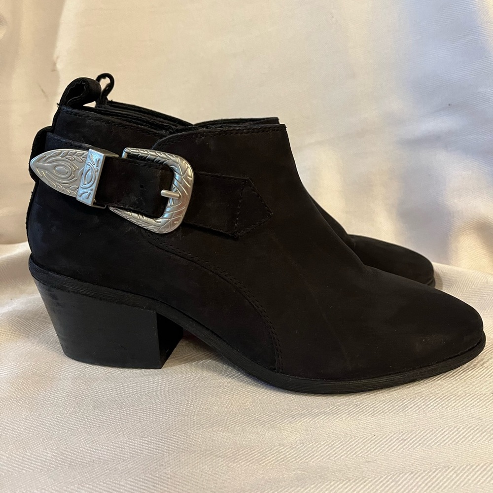 Steve Madden Bradi black suede bootie w/ western buckle detail,‎ like new SZ 8.5